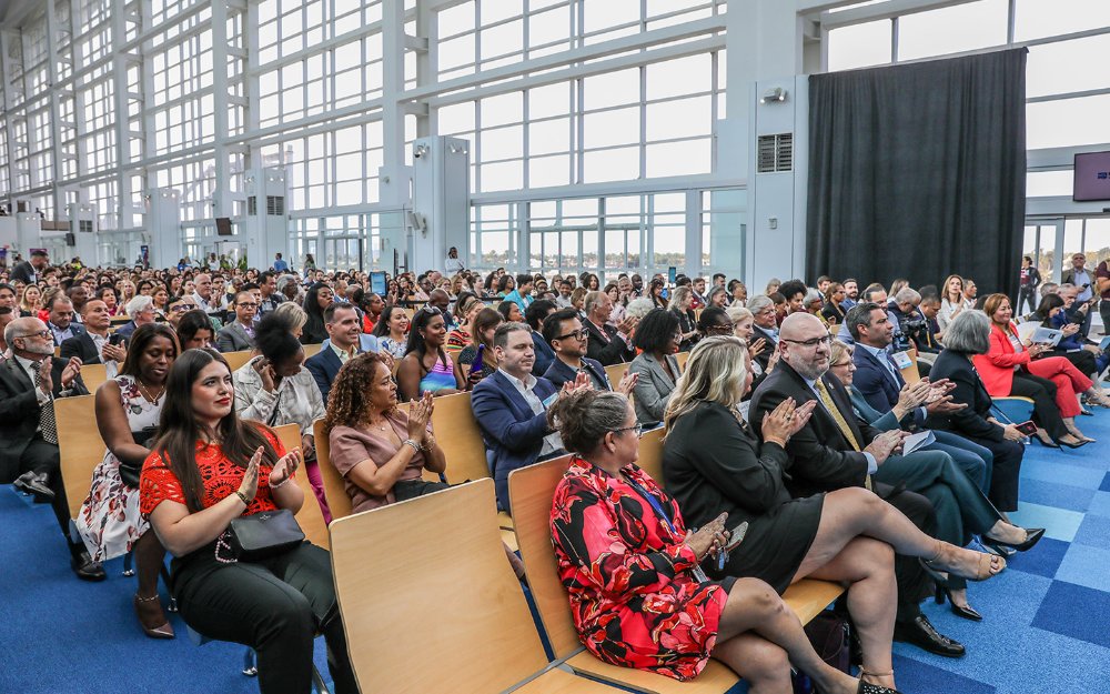 Teilnehmer des GMCVB State of the Industry-Treffens im NCL-Terminal in PortMiami