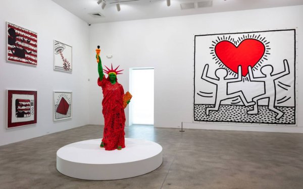 の像Libertyキース・ヘリング著、ルーベル美術館にて