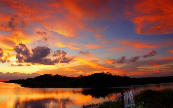 Ciel orange et jaune dans Everglades National Park au coucher du soleil