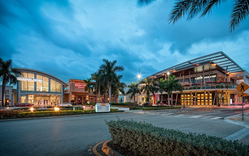 チーズケーキファクトリーの入り口Dadeland Mall