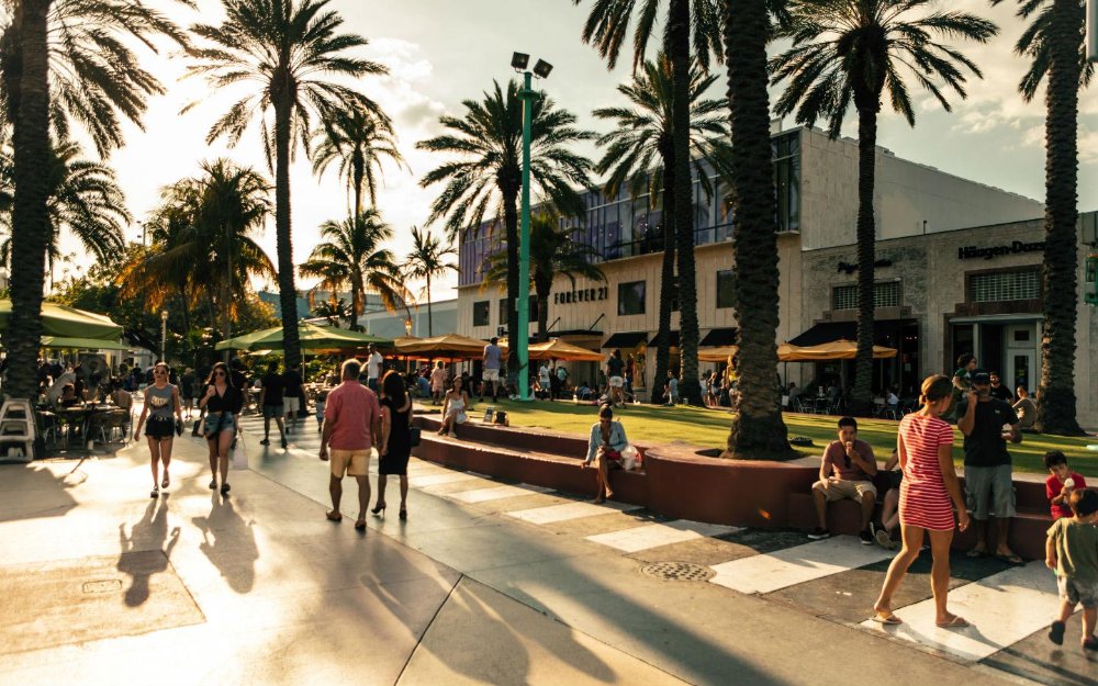 Geschäfte und Cafés auf der Lincoln Road