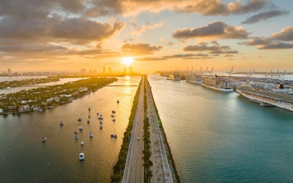 Corredores perto PortMiami em Miami Beach
